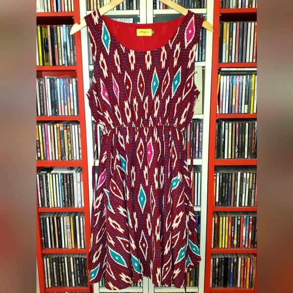 Geometric A-line dress - Picture 3 of 7